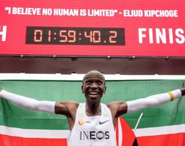 El 12 de octubre de 2019, el keniano Eliud Kipchoge, récord del mundo de maratón, bajó de la barrera simbólica de las 2 horas.