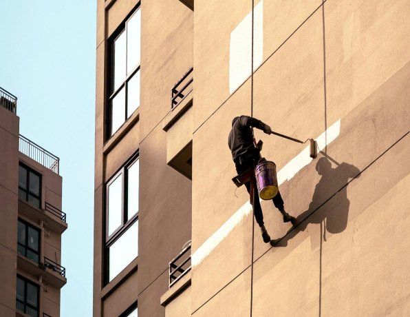 Hay consorcios que por los costos altos y la caída de la recaudación de expensas deben reprogramar la pintura de fachadas o arreglos exteriores para más adelante