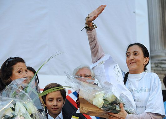 Betancourt regresó a París y junto a Sarkozy dijo le debo todo a Francia (foto 9)