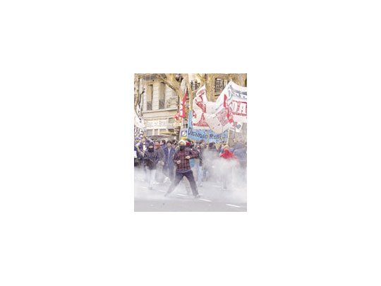 Hasta ahora son 17 los detenidos, imputados de un delito grave, por los desmanes contra la Legislatura porteña que hoy intentará retomar su actividad.