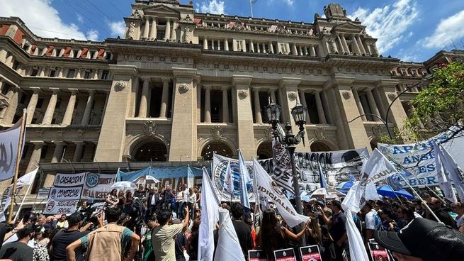 El Gobierno tuvo un fallo a favor y se ilusiona con blindar la reforma laboral.