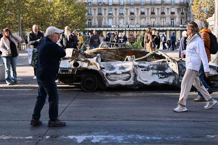 Ya son 855 los detenidos en París. Ya son 855 los detenidos en París.