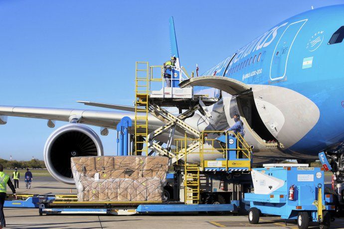 carga-un-airbus-330-aerolineas-argentinas-volara-las-1930-moscu-volvera-la-primera-carga-vacunas
