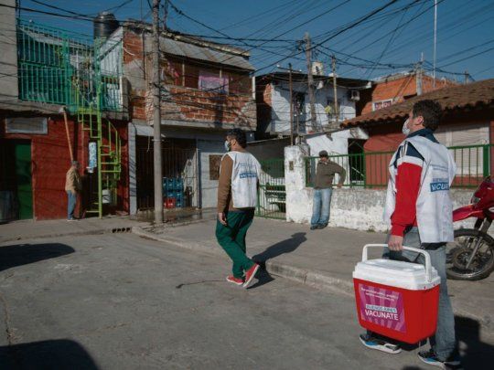 Megaopertivo. Más de 100 postas de vacunación y cerca de 2.500 voluntarios recorrieron este fin de semana la provincia de Buenos Aires con el objeto de ampliar el horizonte de población inmunizada con una dosis.