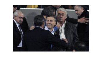 Los mandatarios compartieron palco durante el partido entre la Selección y Paraguay.