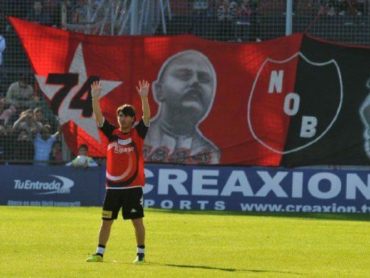 messi cancha newells.jpg