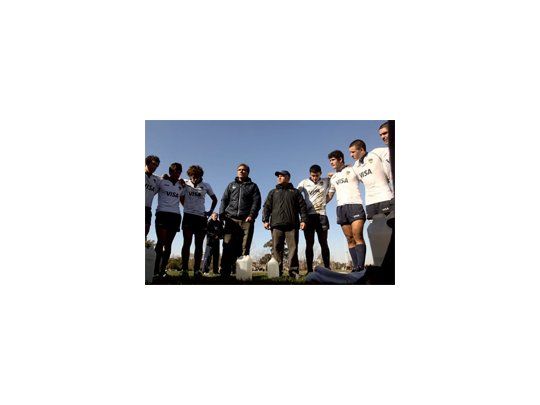 Charla técnica . Bernardo Urdaneta y Rodolfo Ambrosio son los entrenadores del seleccionado argentino.