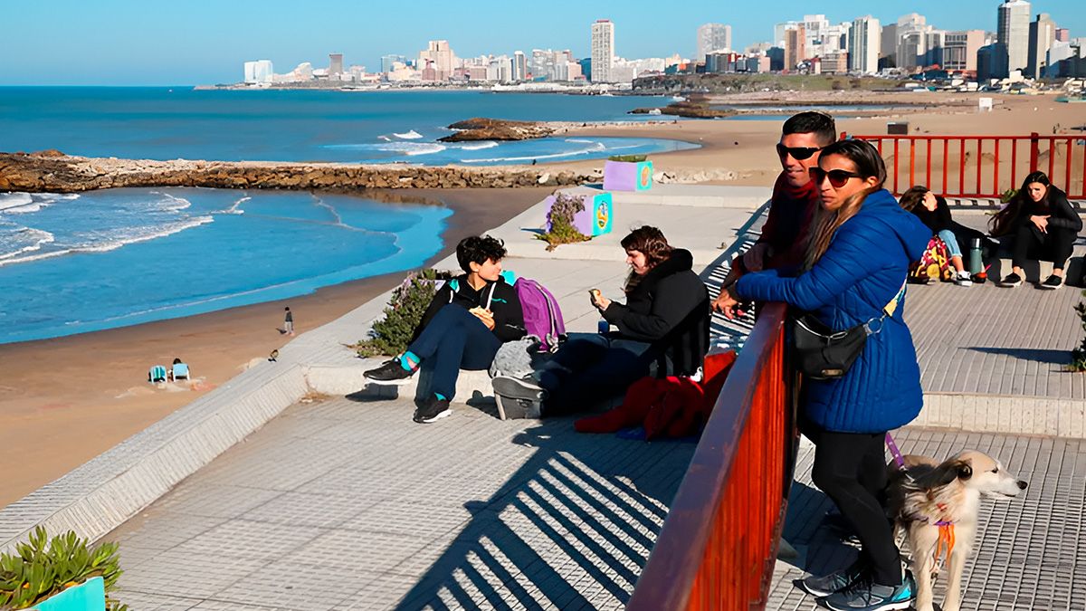 1.4 million tourists traveled through the country and left more than 0 billion