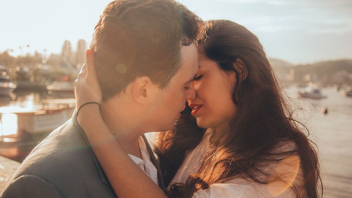 What means to clean up kisses, according to psychology