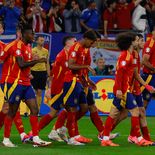 A menos de un mes para el comienzo del Mundial, la Selección de España se ve amenazada con posible embargos a su llegada a los Estados Unidos. A menos de un mes para el comienzo del Mundial, la Selección de España se ve amenazada con posible embargos a su llegada a los Estados Unidos.
