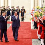 Yamandú Orsi y Xi Jinping, en el marco de la gira oficial y la firma de acuerdos bilaterales. Yamandú Orsi y Xi Jinping, en el marco de la gira oficial y la firma de acuerdos bilaterales.