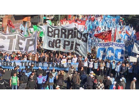 La ley de Emergencia Social estipulaba un desembolso de entre $ 25.000 y $ 30.000 millones hasta diciembre de 2019, que se repartió hasta hoy en concepto de salario complementario social y fondos para comederos y merenderos.
