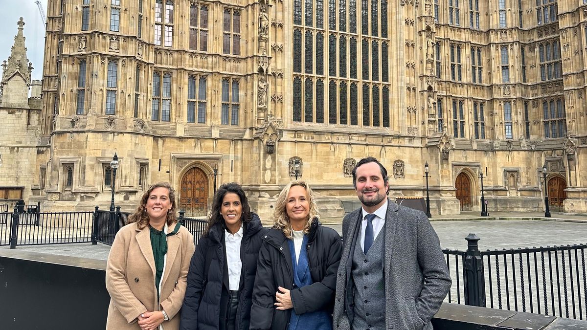 Laura Raffo internationalizes the campaign with a tour of the United Kingdom