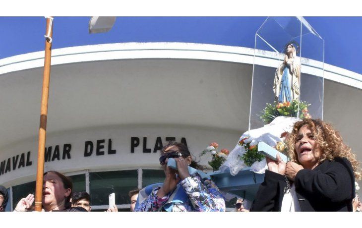 Familiares de tripulantes del ARA San Juan marcharon para pedir que no se abandone el operativo de rescate