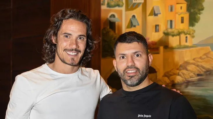 Cavani y el Kun Agüero coincidieron en Punta del Este. Cavani y el Kun Agüero coincidieron en Punta del Este.