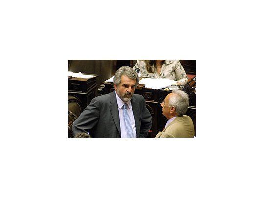 Los diputados del PJ, Agustin Rossi y Hector Recalde durante la sesión en la Cámara baja del Congreso de la Nación.