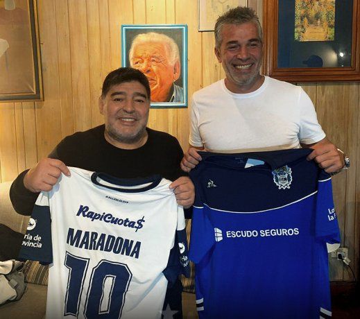Maradona debutará como técnico el domingo 15 de septiembre en el Bosque ante Racing Club.