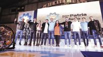 actos. Sergio Massa activó el modo caminata para la campaña nacional en territorio bonaerense. Estuvo en San Martín junto a vecinos. Máximo, Axel y Wado, con Gustavo Menéndez en acto en Merlo.