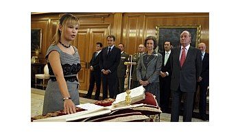 Un alcalde del opositor descalificó físicamente a la nueva ministra de Sanidad, Leire Pajín