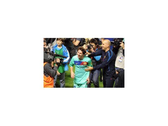 Todas las cámaras apuntan a Messi. La Pulga quedó a seis tantos de Cristiano Ronaldo, el goleador de la Liga con 37 tantos.