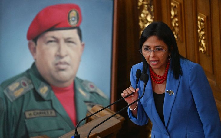 Delcy Rodríguez forjó su carrera política al calor de la revolución bolivariana impulsada por Hugo Chávez. Delcy Rodríguez forjó su carrera política al calor de la revolución bolivariana impulsada por Hugo Chávez.