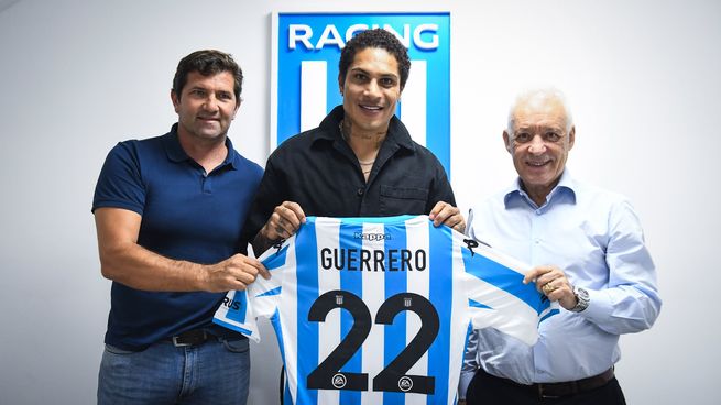 Paolo Guerrero firmó contrato con Racing hasta diciembre de 2023.