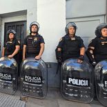 Operativos simultáneos en Abasto y Constitución permitieron desalojar dos viviendas con orden judicial y sumaron nuevos casos a los 519 inmuebles ya recuperados por la Ciudad. Operativos simultáneos en Abasto y Constitución permitieron desalojar dos viviendas con orden judicial y sumaron nuevos casos a los 519 inmuebles ya recuperados por la Ciudad.