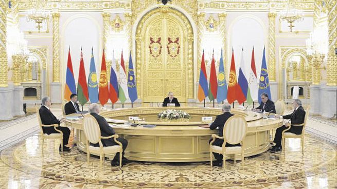 SOCIOS. Vladímir Putin encabezó ayer una reunión de la Organización del Tratado de Seguridad Colectiva, que reúne a Rusia, Bielorrusia, Armenia, Kazajistán, Kirguistán y Tayikistán.