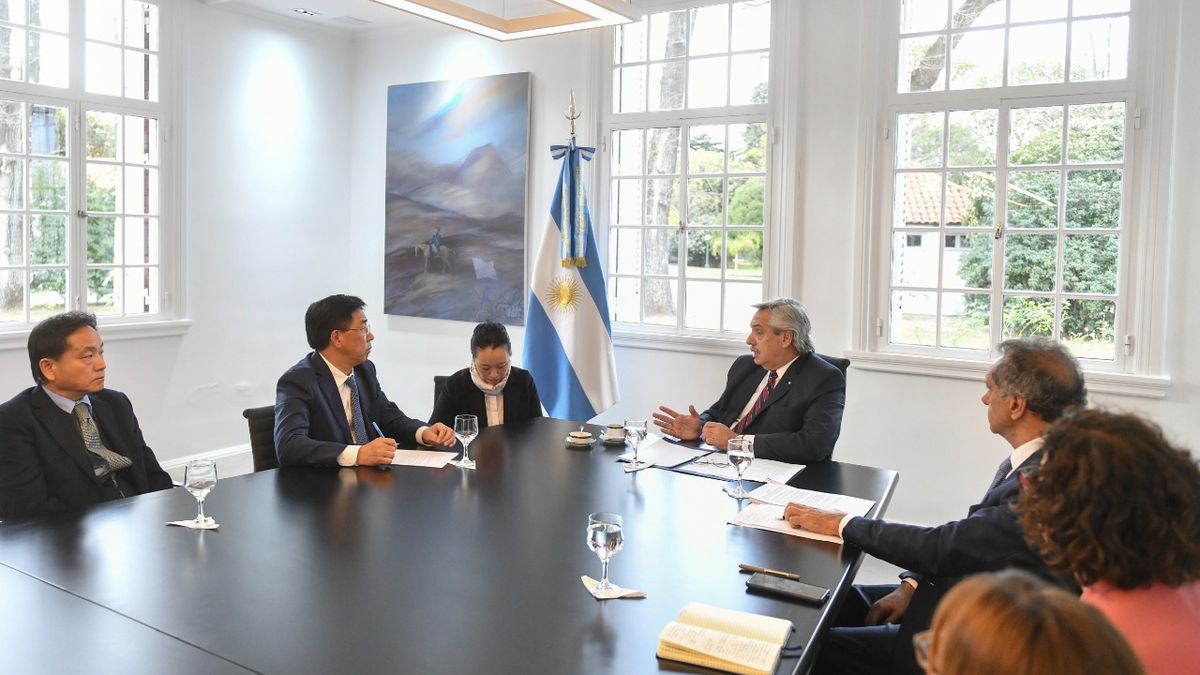 Alberto Fernández entered into an agreement with a Chinese company for the manufacture of lithium batteries