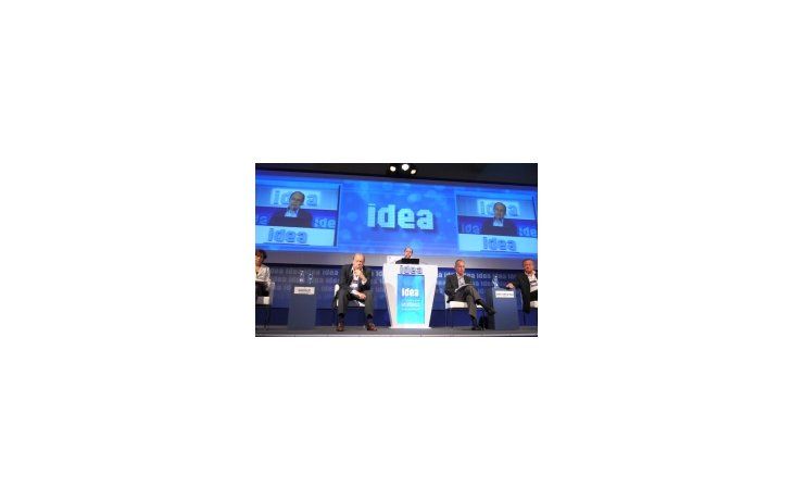 ámbito.com | Cuando se los quiere llevar a temas económicos como el proyecto de reparto de ganancias, las presiones sindicales o los controles de precios interrumpen para decir: Todo se resume a una sola respuesta: así gobiernan los Kirchner.