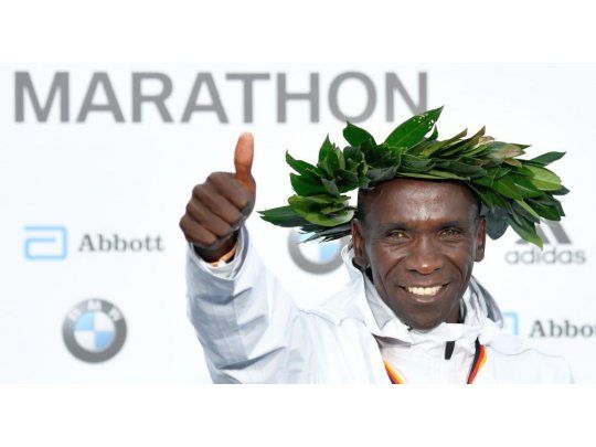 Eliud Kipchoge sigue haciendo historia en las maratones.