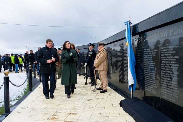 Gustavo Melella y Victoria Villarruel compartieron el acto del 2 de Abril en Ushuaia.