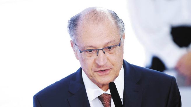 El vicepresidente de Brasil calificó de lamentable los dichos de Javier Milei contra Lula da Silva.