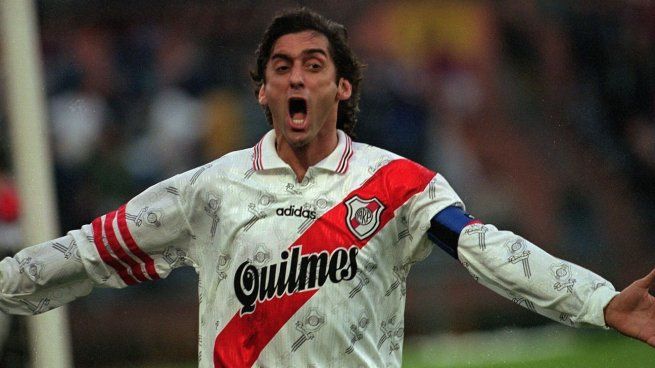 Francescoli volvió al fútbol argentino y tuvo un segundo ciclo brillante en River.