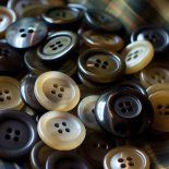 Los botones pueden reciclarse y tener otro uso que no sea  en las prendas. Los botones pueden reciclarse y tener otro uso que no sea  en las prendas.