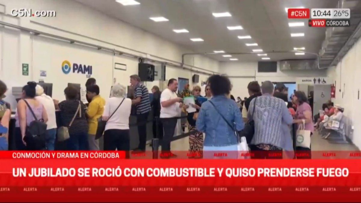 A retiree doused himself with gasoline and threatened to set himself on fire at a PAMI headquarters in Córdoba A retiree doused himself with gasoline and threatened to set himself on fire at a PAMI headquarters in Córdoba