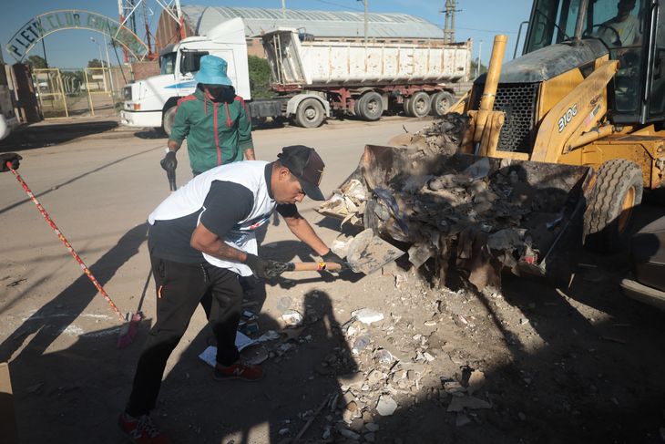 Continúan los trabajos a más de una semana del temporal que azotó a Bahía Blanca. Continúan los trabajos a más de una semana del temporal que azotó a Bahía Blanca.