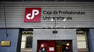 La Caja de Profesionales decide si da marcha atrás con las polémicas partidas. La Caja de Profesionales decide si da marcha atrás con las polémicas partidas.