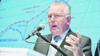 El economista Orlando Ferreres se refirió a la cotización del dólar y explicó que el tipo de cambio teórico está en $54 o $55 y en lo real está a $45.&nbsp;