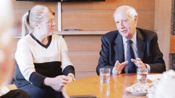 Nuevos socios. El exministro de Economía Roberto Lavagna se reunió ayer con la líder del GEN, Margarita Stolbizer, quien confirmó su apoyo a la candidatura presidencial del economista.