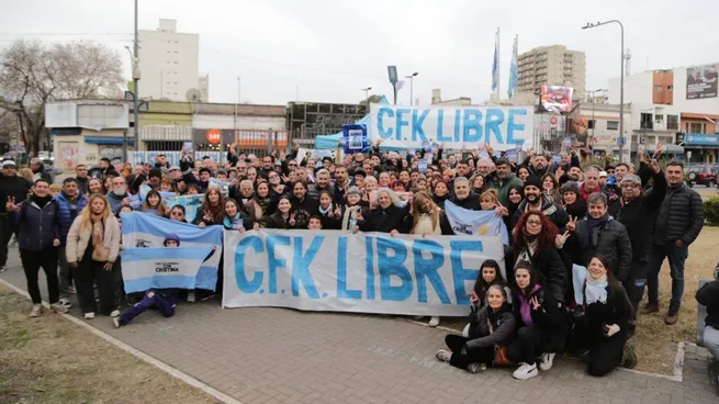 Continúan las expresiones de apoyo a Cristina Kirchner.