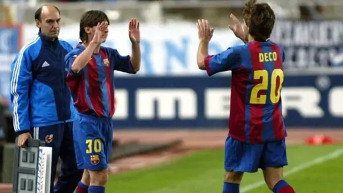 At minute 82 and at 17 years old: this was Lionel Messi’s official debut with the Barcelona shirt 20 years ago