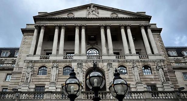 El Banco de Inglaterra anunció que mantendrá la tasa líder de interés en el mínimo histórico. El Banco de Inglaterra anunció que mantendrá la tasa líder de interés en el mínimo histórico.