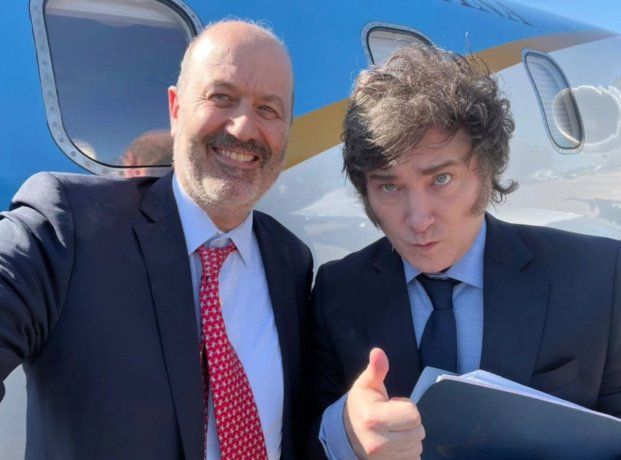 El ministro Sturzenegger celebró los últimos anuncios de empresas como JetSmart referentes al mercado aerocomercial argentino.