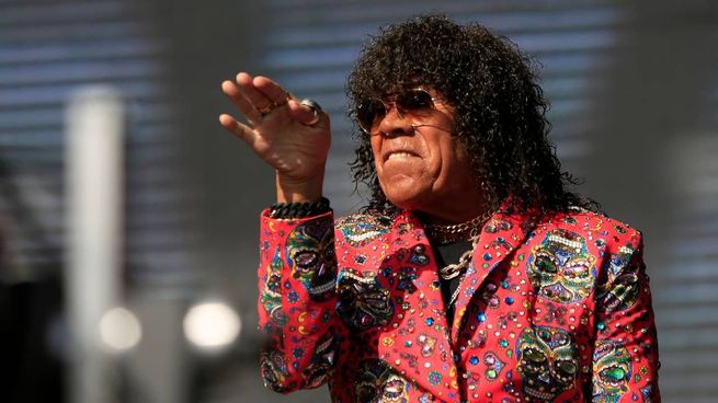 La Mona Jiménez se recupera tras una cirugía por una hernia postoperatoria.