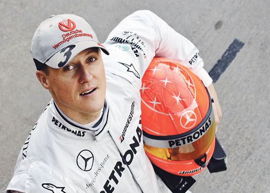 Michael Schumacher se mostró muy concentrado en el primer día de pruebas con su flamante Mercedes.