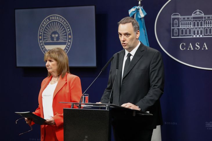 Patricia Bullrich junto al jefe de Gabinete, Manuel Adorni. Patricia Bullrich junto al jefe de Gabinete, Manuel Adorni.