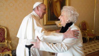 El papa Francisco se encontró y recibió en varias ocasiones a&nbsp;Estela de Carlotto en El Vaticano.
