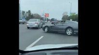 Una Ferrari realizó una peligrosa maniobra en la Avenida Lugones.