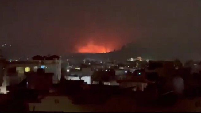 El gobierno talibán confirmó los bombardeos paquistaníes y sostuvo que buscan una salida política.